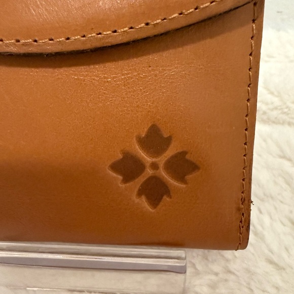 Patricia Nash Reiti Leather Bifold w/Lock Brown Leather Wallet NWT - Picture 4 of 8